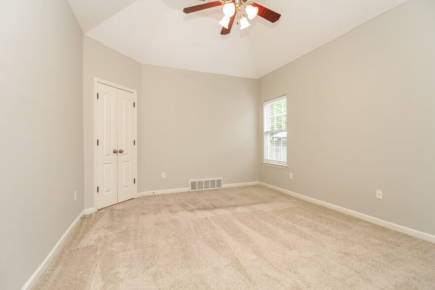 Building Photo - 10237 Hamilton View Dr