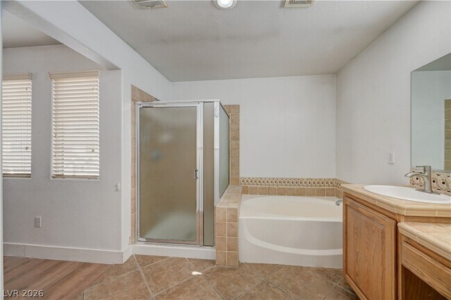 Building Photo - 9985 Big Bow Springs Ct