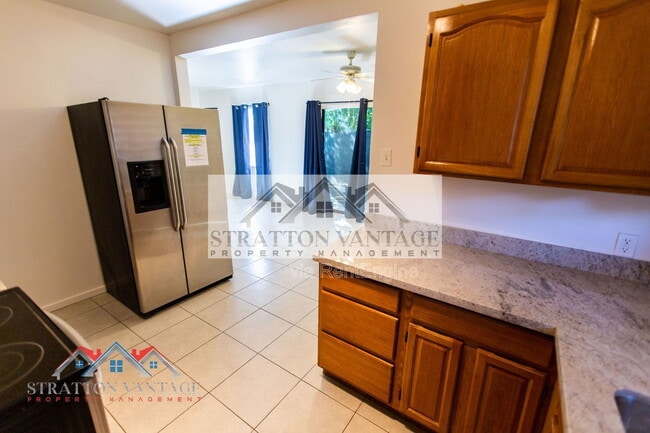 Building Photo - 1324 W Clarendon Ave