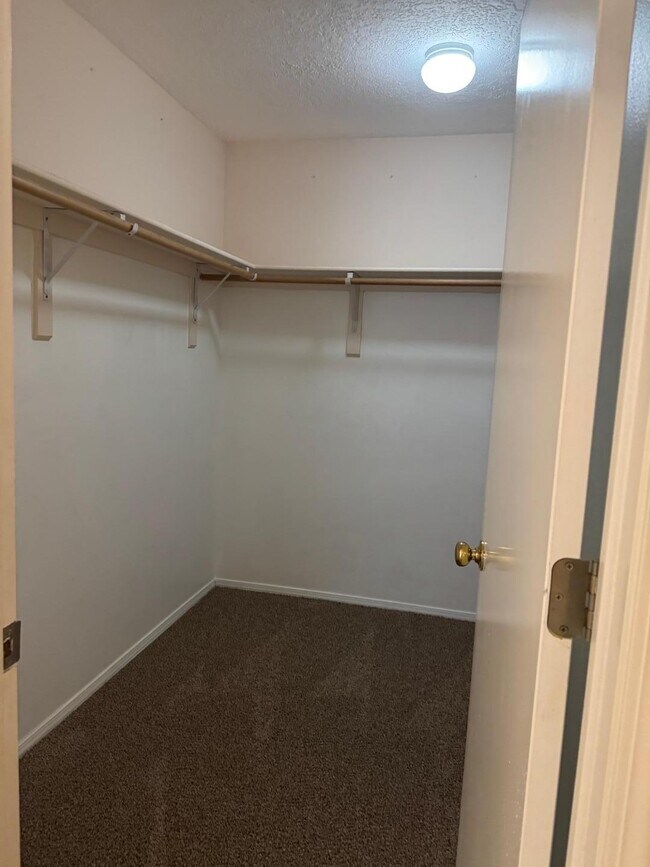 Building Photo - 256 Glenridge Park Ln NE