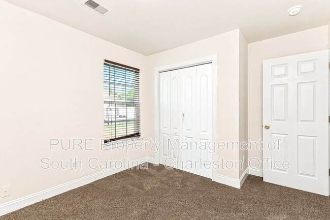 Building Photo - 229 Equinox Cir