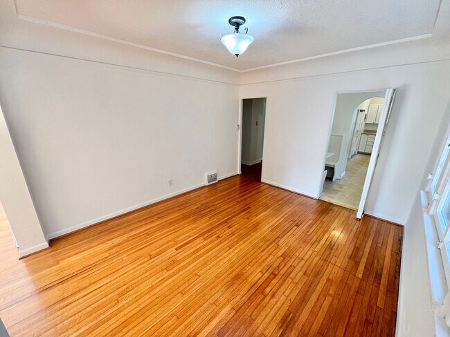 Building Photo - Charming Belmont Shore 2BD/1BA in Spanish-Style Duplex | Garage Included