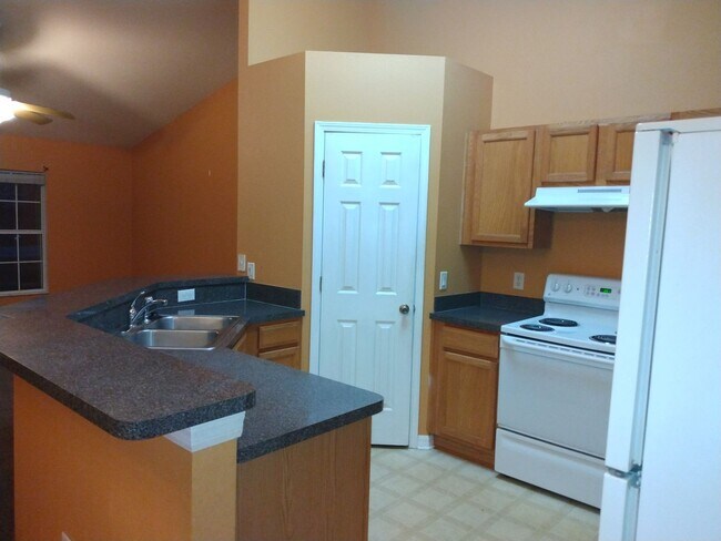 Building Photo - 14059 Sullivan St