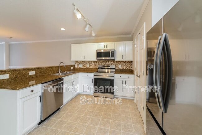 Building Photo - 15 Dillingham Pl