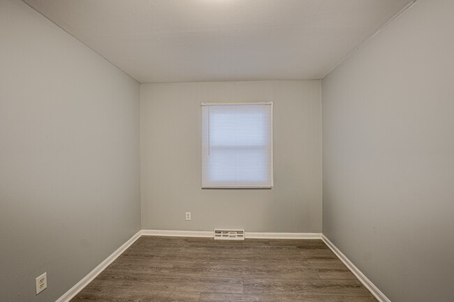 Building Photo - 2932 Cameron Ave