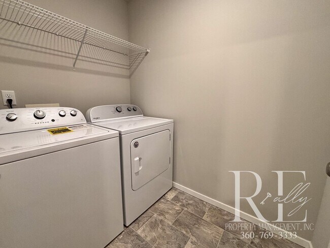 Building Photo - Charming 3-Bedroom, 2.5-Bath Home with Mod...