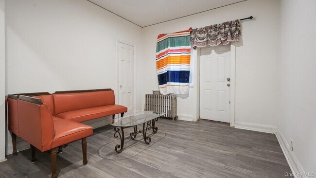 Building Photo - 252 S Tenth Ave