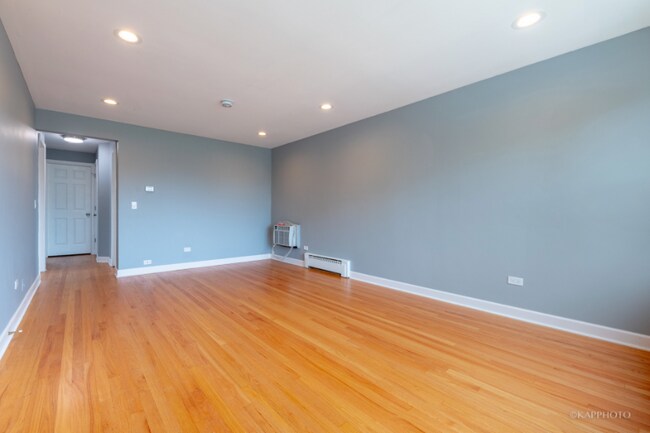 Building Photo - 4600 N Sayre Ave