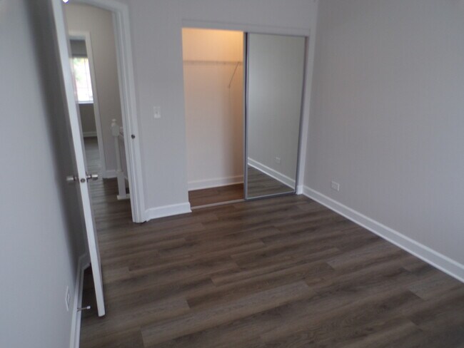 Building Photo - 13 Redbud Ct