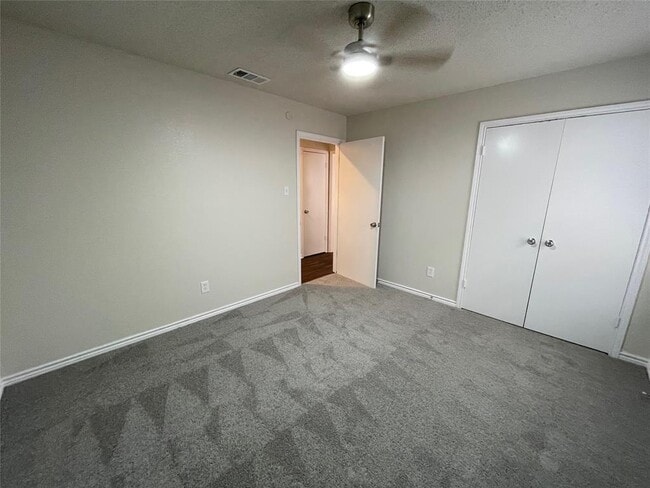 Building Photo - 1231 Armadillo Rd