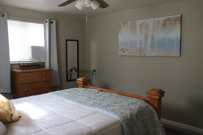 Building Photo - 205 sunset avenue