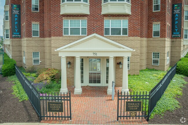 Building Photo - Terrace Garden