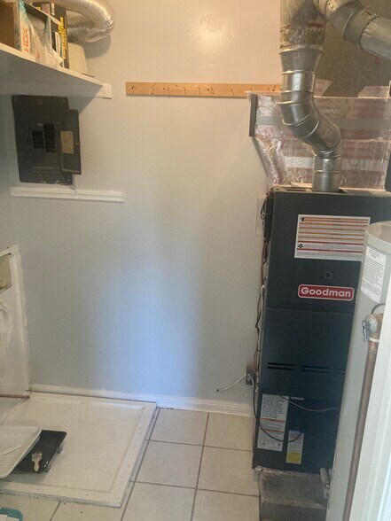 Building Photo - 2204 Winterberry Dr