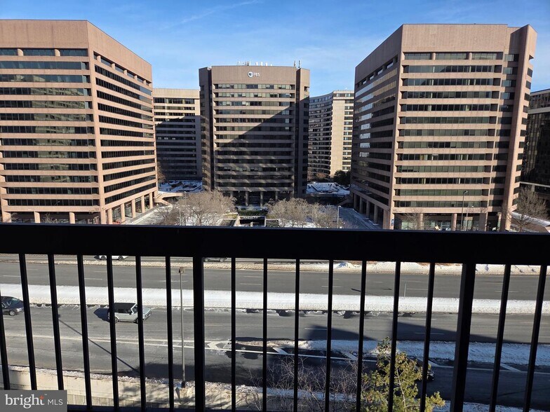 Building Photo - 1211 S Eads St