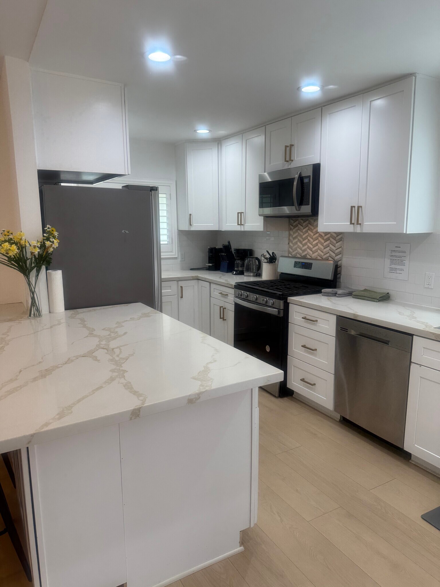 Building Photo - 2054 Fremont Ave