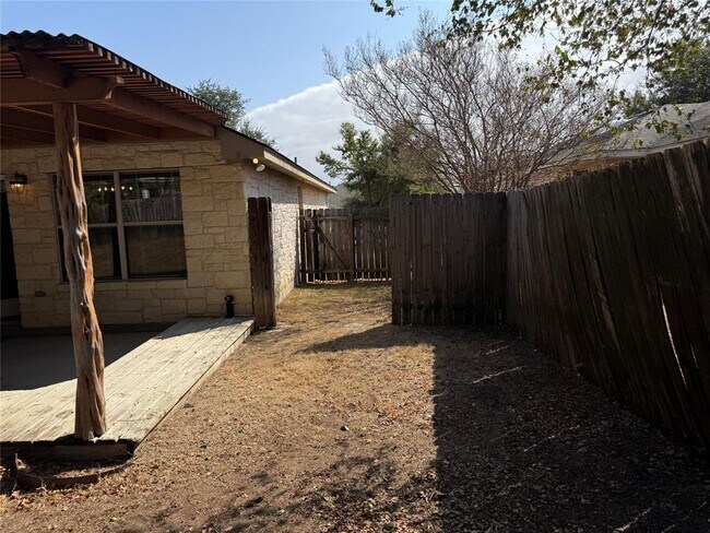 Building Photo - 808 Sunflower Dr