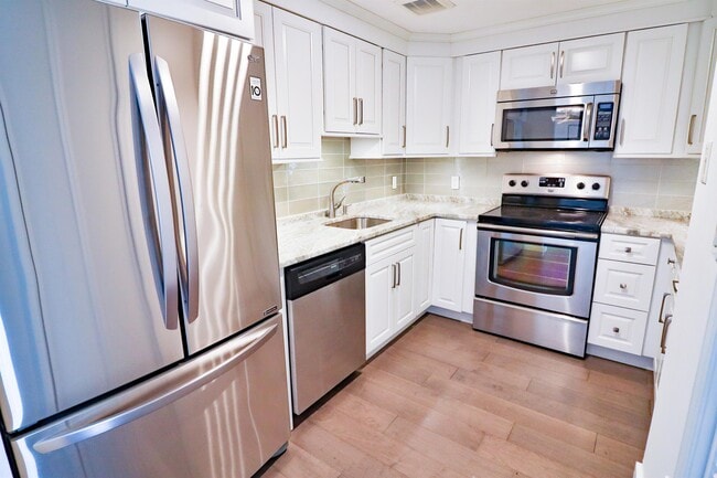 Building Photo - 24 Courthouse Sq