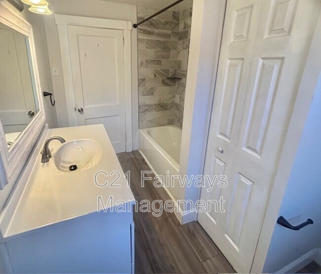 Building Photo - 2992 Ruthwood Ave