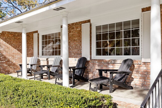 Building Photo - 1790 Wilshire Dr