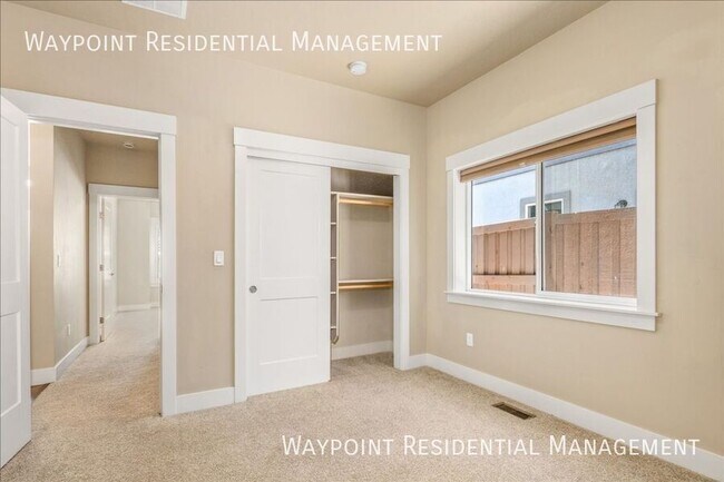 Building Photo - 10984 W Leilani Dr