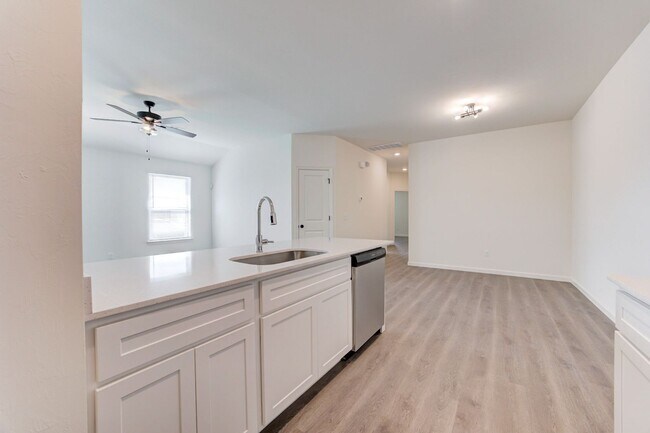 Building Photo - New Construction-Never Lived in Duplex, Pe...