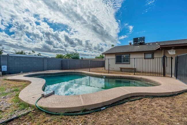 Building Photo - Wonderful East Valley Home! 4bedroom 1.5 B...