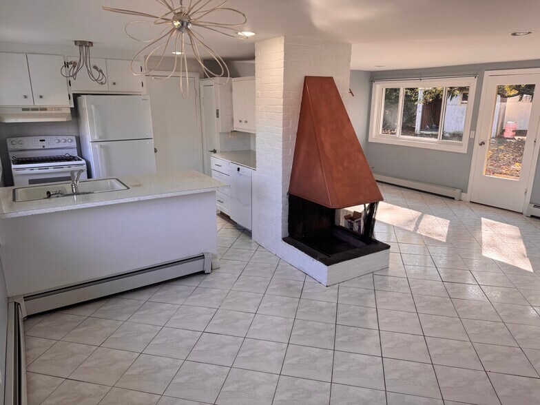 Building Photo - 165 Haverhill Ave