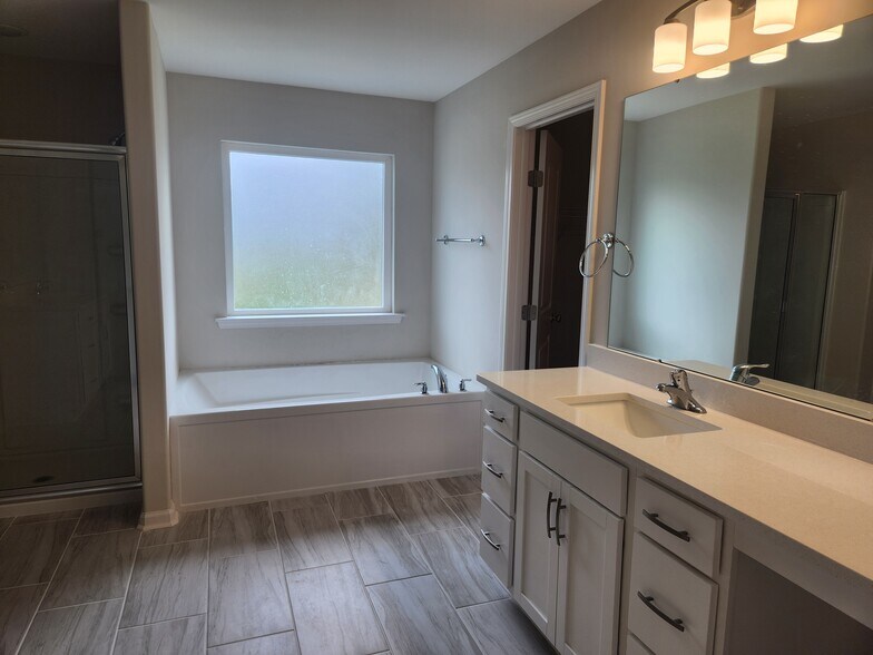 Building Photo - 271 Chestnut Dr