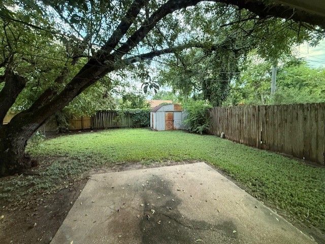 Building Photo - 1504 Hawk Tree Dr
