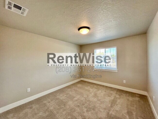 Building Photo - 5925 W Sprig Dr