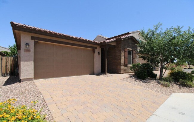 Building Photo - Stunning 3-bedroom, 3-bathroom home located in the heart of Peoria, AZ.