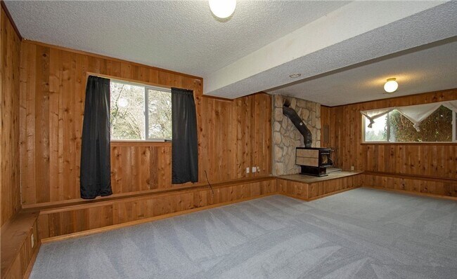 Building Photo - Gig Harbor Home on Oversized Lot