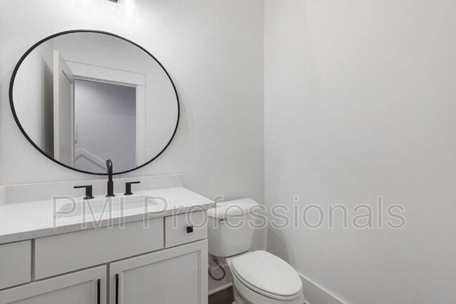 Building Photo - 225 S Bilbro Ave