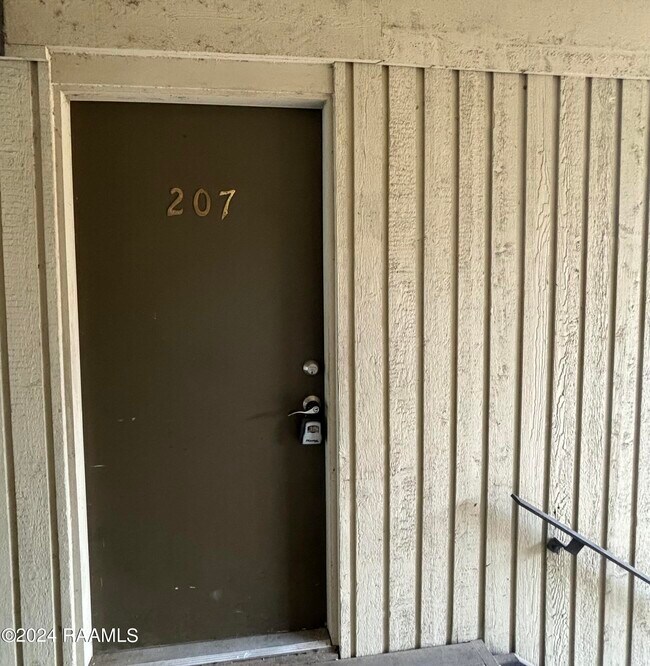 Building Photo - 1008 S College Rd