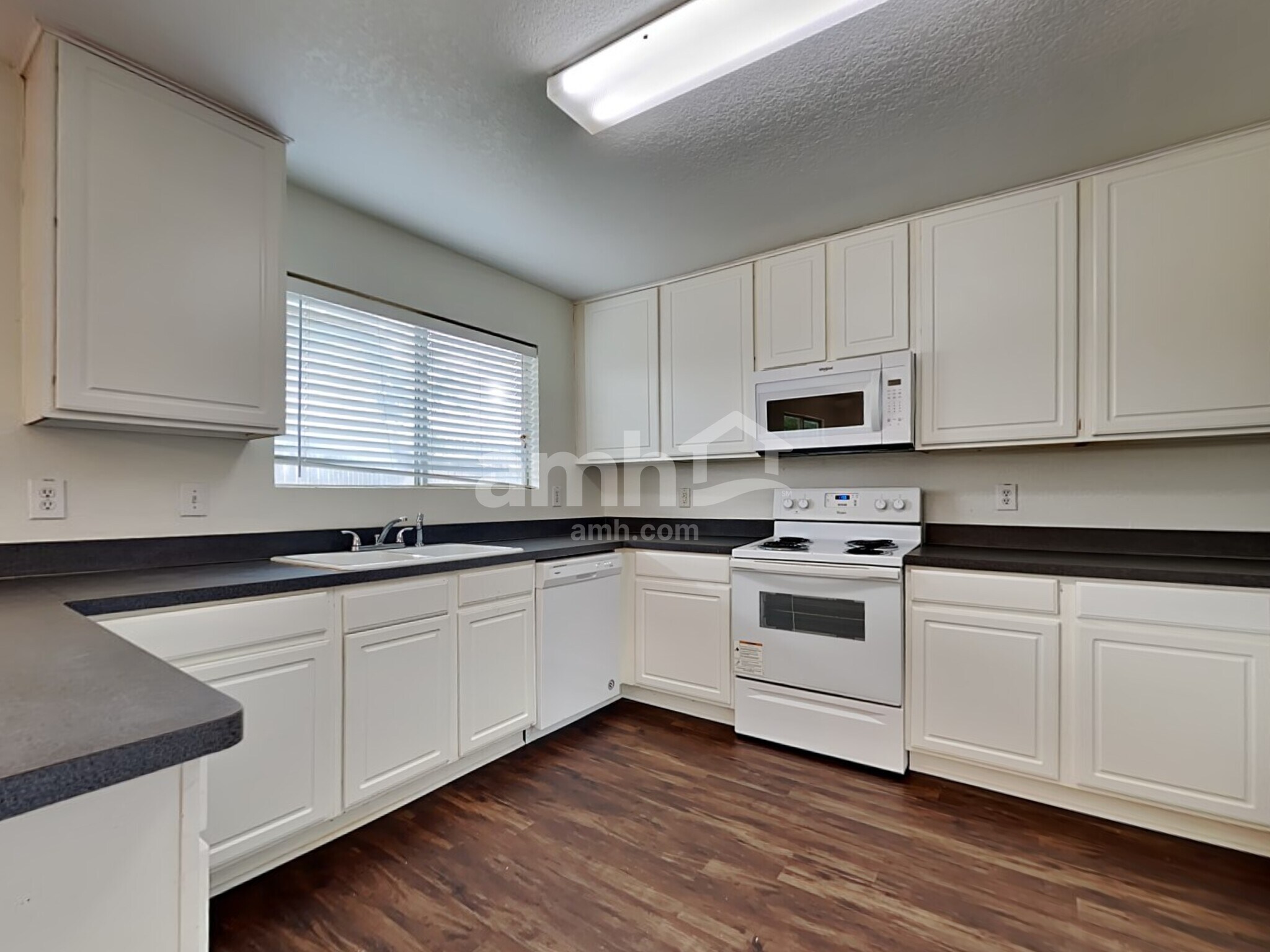 Building Photo - 8528 Hawkview Dr