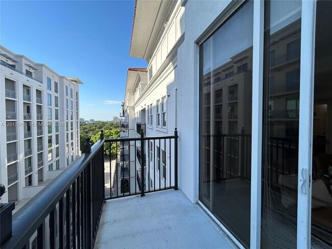 Building Photo - 4100 Salzedo St