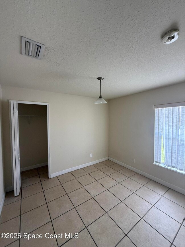 Building Photo - 1352 Gem Cir
