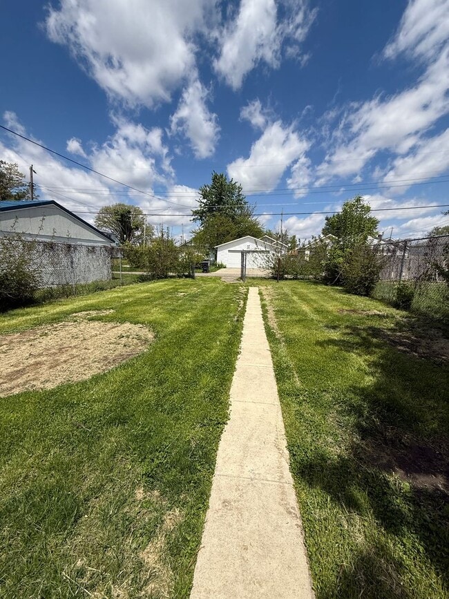 Building Photo - 2 Bed 2 bath remodeled home