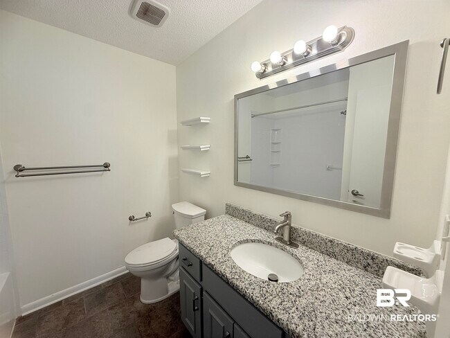Building Photo - 105 Northgate Dr W