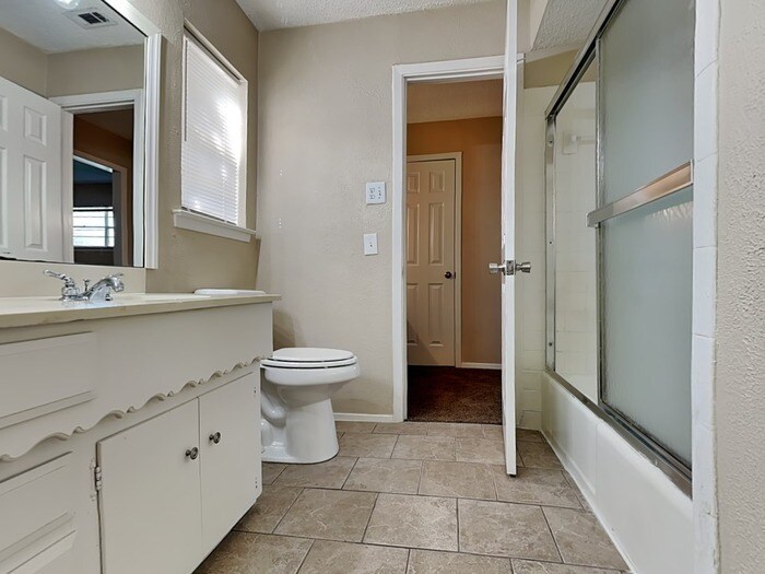 Building Photo - 3305 Hampden Dr