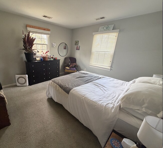 Building Photo - Low-Maintenance Living Near VT & Downtown Blacksburg