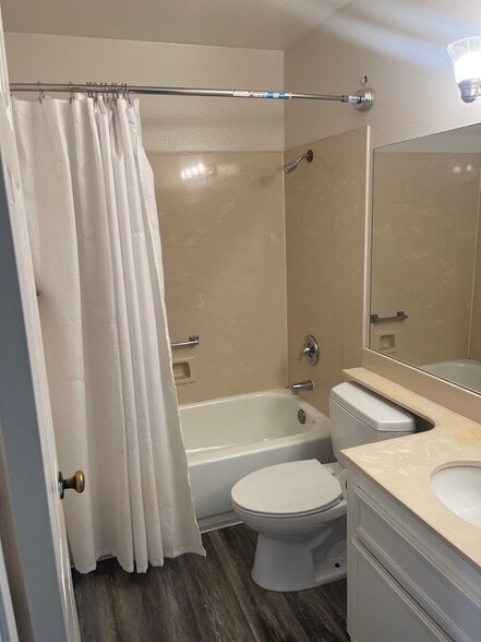 Building Photo - 378 Bay Leaf Dr