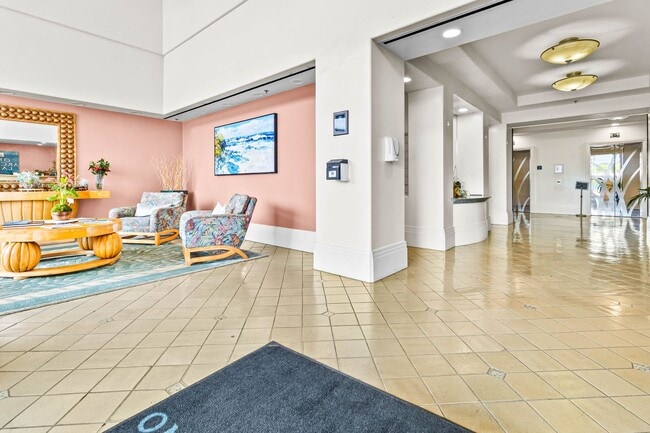 Building Photo - Beautiful Honolulu views from this bright ...