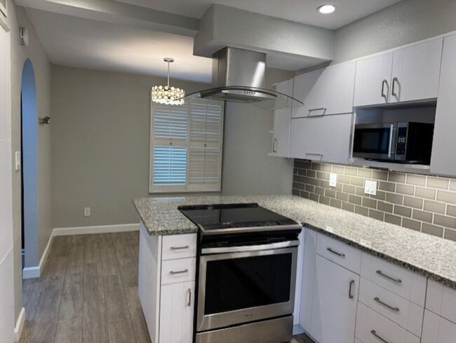 Building Photo - Central Avenue 3 Bedroom 2.5 Bathroom FOR ...