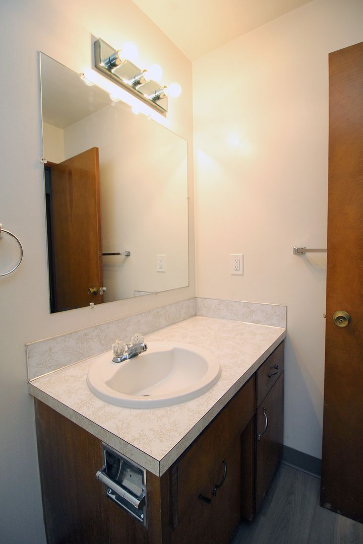 Building Photo - 1001 SW Woods St