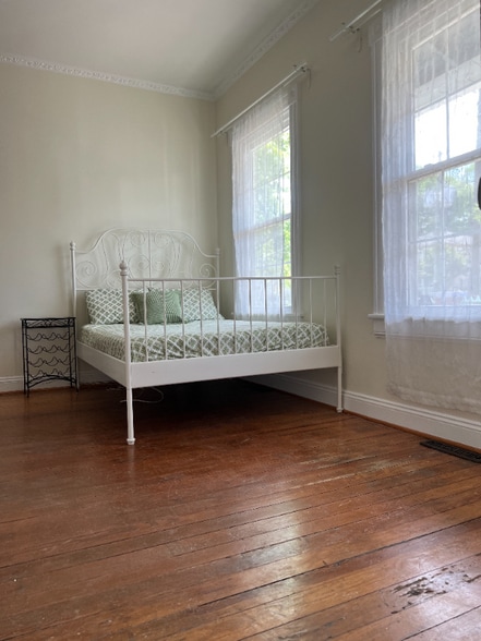 Primary Photo - 2500 Bainbridge St