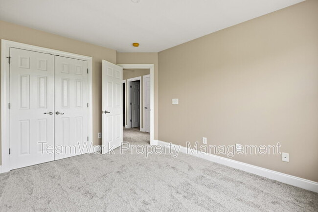 Building Photo - 9034 Parlor Dr
