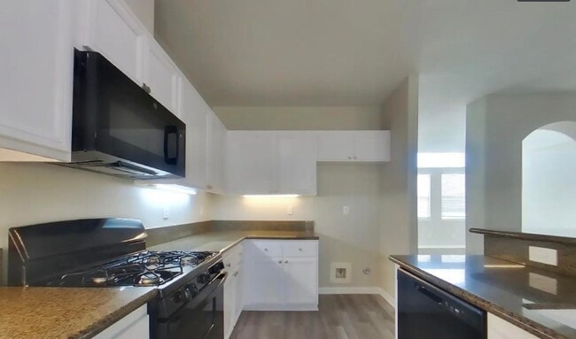 Building Photo - Ready Now!!!