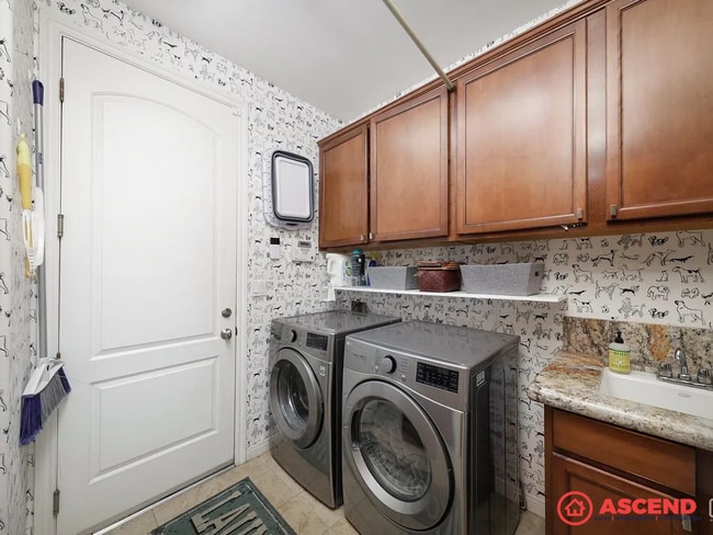 Building Photo - 3 Bedroom Home In Stockdale Ranch Area!