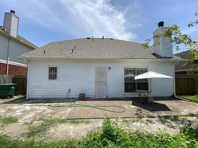 Building Photo - 11830 Meadow Pl Dr